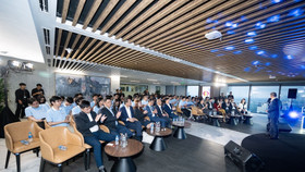 Ban tổ chức và các thí sinh tại Trụ sở Techcombank