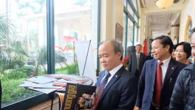 Những người kiến tạo hạ tầng vô hình cho xã hội