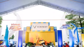 VinFast đạt doanh số kỷ lục hơn 400.000 xe, dẫn đầu thị trường xe máy điện Việt Nam năm 2025