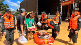 Lạng Sơn sau bão Matmo: Căng mình cứu dân giữa "biển nước"