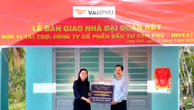 Ủng hộ 720 triệu đồng xây nhà cho các hộ nghèo tại Tây Ninh là minh chứng rõ nét cho triết lý phát triển bất động sản “Vị nhân sinh” mà Văn Phú – Invest theo đuổi