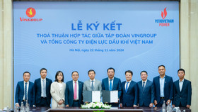 Đại diện Vingroup và PV Power tại lễ ký kết