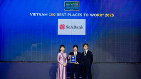 Hai giải thưởng uy tín ghi nhận nỗ lực đặt con người lên hàng đầu của SeABank