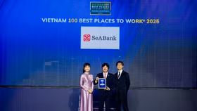 Hai giải thưởng uy tín ghi nhận nỗ lực đặt con người lên hàng đầu của SeABank
