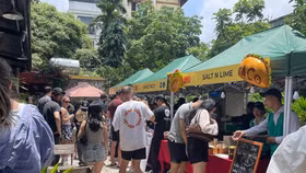 Đông đảo khách tham dự lễ hội Taco Hà Nội