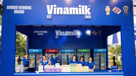 Không gian trải nghiệm với nhiều sản phẩm dinh dưỡng đa dạng của Vinamilk sẵn sàng chào đón các bé cùng các bậc phụ huynh tại Ngày hội “Phú Mỹ Hưng hướng về trẻ em”. Ảnh: Vi Nam