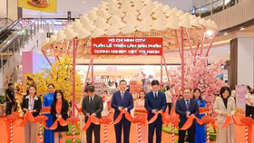 Đại diện AEON Việt Nam và ITPC thực hiện nghi thức khai mạc sự kiện