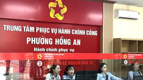 Tại mỗi xã/phường luôn có 2 cán bộ kỹ thuật của VNPT thường trực để hỗ trợ cán bộ xã/phường trong suốt quá trình thực hiện chuyển đổi dữ liệu phục vụ mô hình chính quyền 2 cấp. Ảnh ghi tại phường Hồng An, thành phố Hải Phòng
