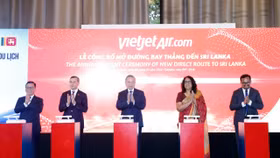 Vietjet chính thức công bố đường bay thẳng giữa TP.HCM và Colombo trước sự chứng kiến của Tổng Bí thư, Chủ tịch nước Tô Lâm (giữa) và Thủ tướng Sri Lanka Harini Amarasuriya (thứ 2 từ phải sang)