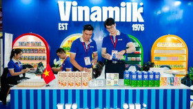 Gian trưng bày Vinamilk hiện diện ấn tượng tại ThaiFex 2025 và thu hút sự quan tâm của nhiều khách tham quan