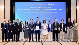Hệ thống nhà thuốc và trung tâm tiêm chủng Long Châu đã ký kết biên bản ghi nhớ hợp tác cùng Pfizer Việt Nam