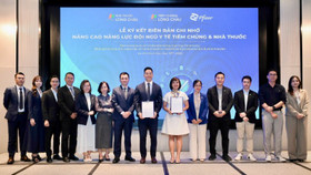 Hệ thống nhà thuốc và trung tâm tiêm chủng Long Châu đã ký kết biên bản ghi nhớ hợp tác cùng Pfizer Việt Nam