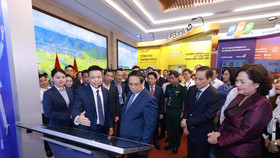 MB đón Thủ tướng tham quan không gian công nghệ trong Sự kiện Chuyển đổi số 2025 
