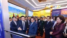 MB đón Thủ tướng tham quan không gian công nghệ trong Sự kiện Chuyển đổi số 2025 