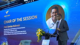 S. Ermias Kebreab trình bày tại Tọa đàm Khoa học vì cuộc sống thuộc Tuần lễ Khoa học Công nghệ VinFuture