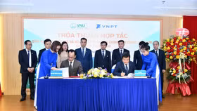 Lễ ký kết giữa Tập đoàn VNPT và Đại học Quốc gia Hà Nội