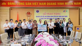 Bộ Y tế tiếp nhận nửa triệu liều vắc xin sởi do Tiêm chủng FPT Long Châu tài trợ