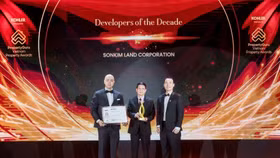 Đại diện SonKim Land nhận danh hiệu “Chủ đầu tư của thập kỷ” tại Giải thưởng Bất động sản Việt Nam PropertyGuru 2024