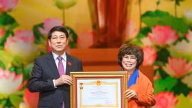 Tập đoàn TH được phong tặng danh hiệu Anh hùng Lao động tại Đại hội Thi đua yêu nước toàn quốc lần thứ XI