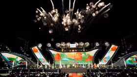 Đêm bế mạc Lễ hội Trà quốc tế 2025 thu hút hàng nghìn người dân và du khách đổ về Quảng trường Lâm Viên, Đà Lạt