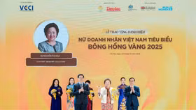Madame Nguyễn Thị Nga, Chủ tịch Tập đoàn BRG lần thứ 6 vinh dự nhận danh hiệu top 10 “Nữ doanh nhân Việt Nam tiêu biểu – Bông hồng Vàng”