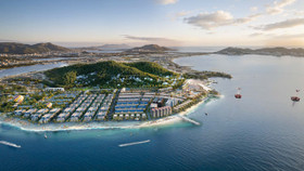 Vinhomes Pearl Bay tọa lạc tại số 9 Trần Phú, hướng ra vịnh Nha Trang, một trong những vịnh biển đẹp nhất hành tinh