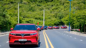 Khách hàng mua xe Vinfast dịp cuối năm sẽ được nhận món quà ý nghĩa từ Chủ tịch Phạm Nhật Vượng