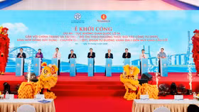 Dự án trục không gian quốc lộ 1A gắn với chỉnh trang và tái thiết đô thị theo phương thức đối tác công tư (PPP), loại hợp đồng xây dựng - chuyển giao (BT), đoạn từ đường Vành đai 1 đến nút giao Cầu Giẽ chính thức được khởi công