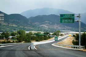 Một đoạn cao tốc Nha Trang - Cam Lâm