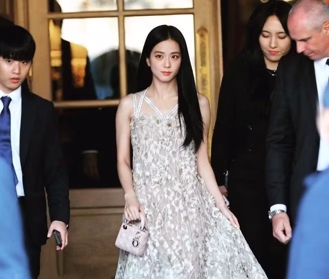 Jisoo Blackpink hiện đang là Đại sứ toàn cầu của Dior