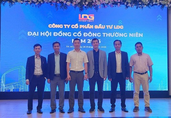 Ông Hưng cũng ban lãnh đạo của LDG tại Đại hội cổ đông thường niên năm 2025 của Công ty Cổ phần Đầu tư LDG chu-tich-khanh-hung-ldg.jpg
