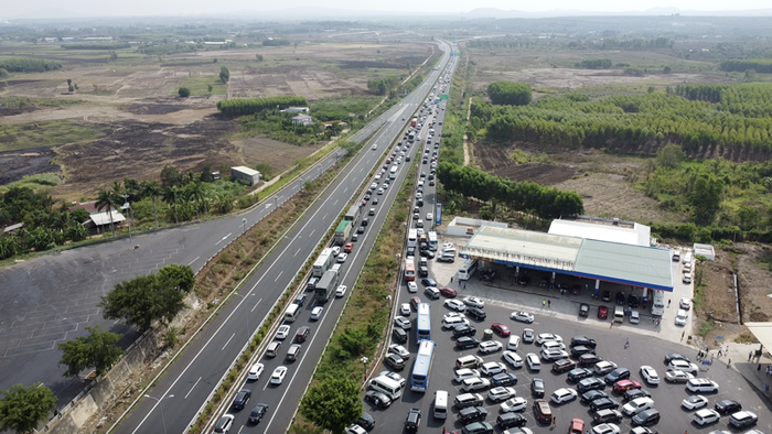 Một trạm dừng nghỉ trên cao tốc
