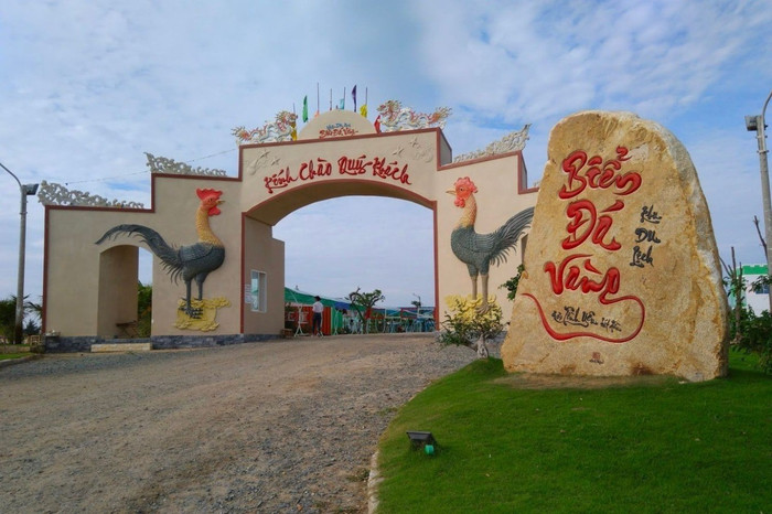 Khu du lịch Biển Đá Vàng