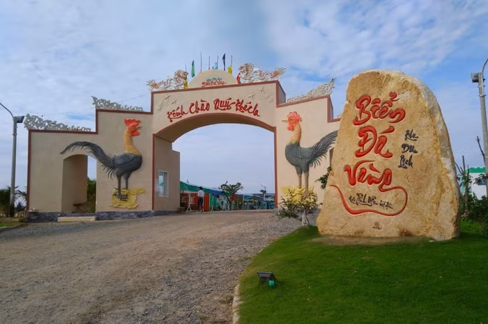 Khu du lịch Biển Đá Vàng