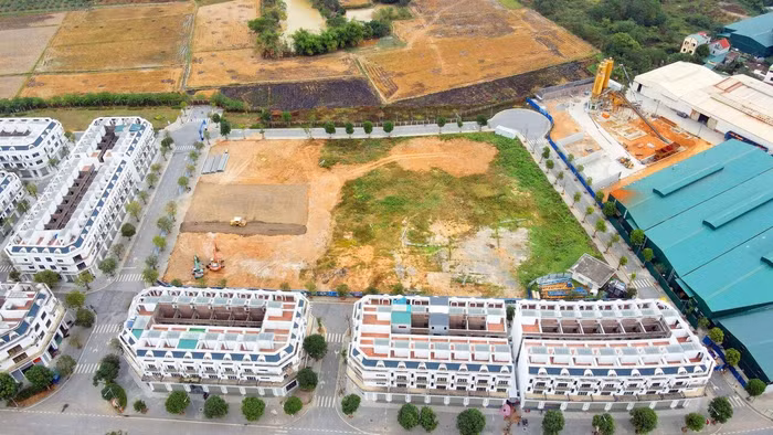 Chủ đầu tư căn cứ phương pháp xác định giá bán, giá thuê mua nhà ở xã hội và lợi nhuận định mức theo quy định của pháp luật về nhà ở