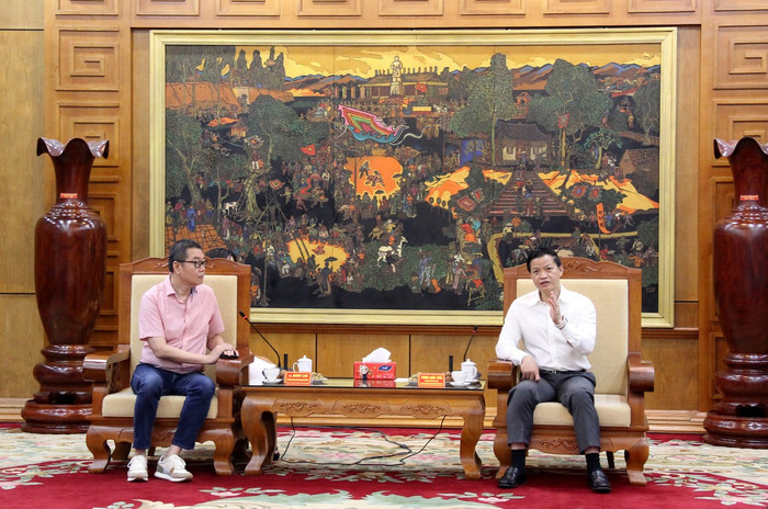 Ông Vương Quốc Tuấn, Ủy viên dự khuyết Trung ương Đảng, Phó Bí thư Tỉnh ủy, Chủ tịch UBND tỉnh Bắc Ninh (áo trắng) phát biểu tại buổi làm việc cùng Chủ tịch Tập đoàn Cooler Master img-0240-1.jpg