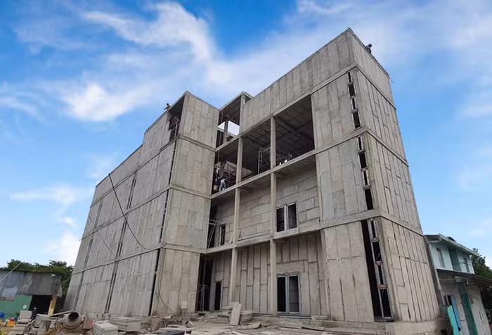 Một ngôi nhà xây dựng bằng bê tông lắp ghép