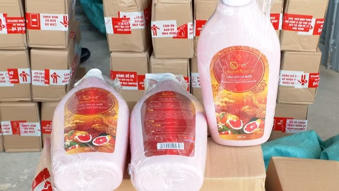Phát hiện nhóm đối tượng ở Huế sản xuất dầu gội giả