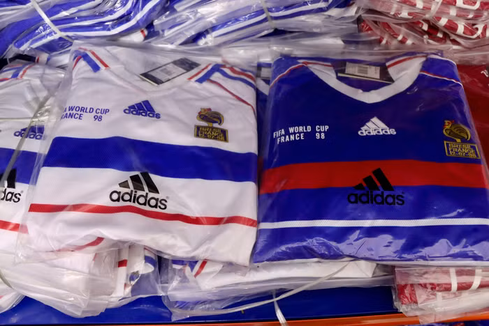 Kiểm tra điểm kinh doanh, lực lượng chức năng phát hiện lượng lớn quần áo có dấu hiệu giả mạo nhãn hiệu Puma, Adidas