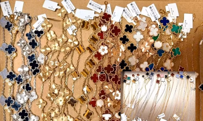 Hai doanh nghiệp vàng, trang sức sản xuất, tiêu thụ sản phẩm giả mạo nhãn hiệu Chanel, Louis Vuitton