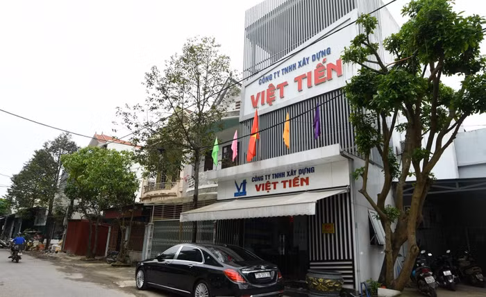 Vi phạm trong thi công, một ngày Xây dựng Việt Tiến nhận 2 quyết định chấm dứt hợp đồng