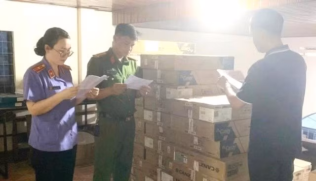 Phù phép bếp từ xuất xứ Trung Quốc thành bếp từ Đức và Thái Lan, một đối tượng bị khởi tố hình sự