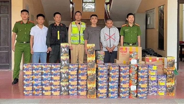 Công an Nghệ An bắt giữ lượng lớn hàng cấm do nước ngoài sản xuất