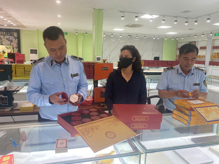 Kiểm tra Công ty Đồng nhân đường Nam Dương, phát hiện lượng lớn thực phẩm chức năng nhập lậu