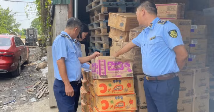 Công ty Trường Nam công khai bán thực phẩm nhập lậu giữa Thủ đô