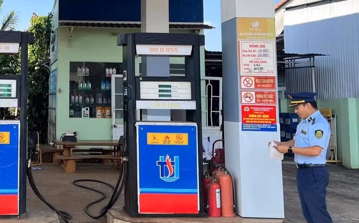 Tự ý điều chỉnh giá bán, một cửa hàng xăng dầu ở Đắk Lắk bị xử phạt