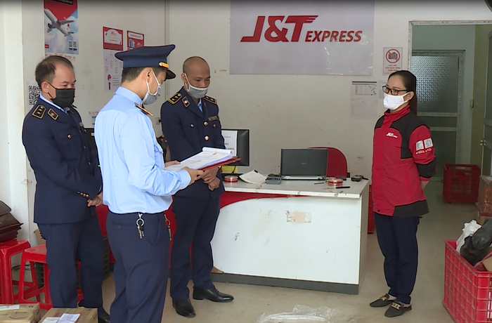Sau án phạt vận chuyển hàng cấm, Chuyển phát nhanh J&T Express lại vi phạm Luật Cạnh tranh