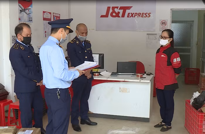 Sau án phạt vận chuyển hàng cấm, Chuyển phát nhanh J&T Express lại vi phạm Luật Cạnh tranh
