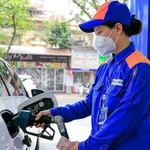 Giá xăng, dầu điều chỉnh trái chiều