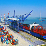 Doanh nghiệp Việt xoay trục tìm thị trường mới, ứng phó với rủi ro thuế quan
